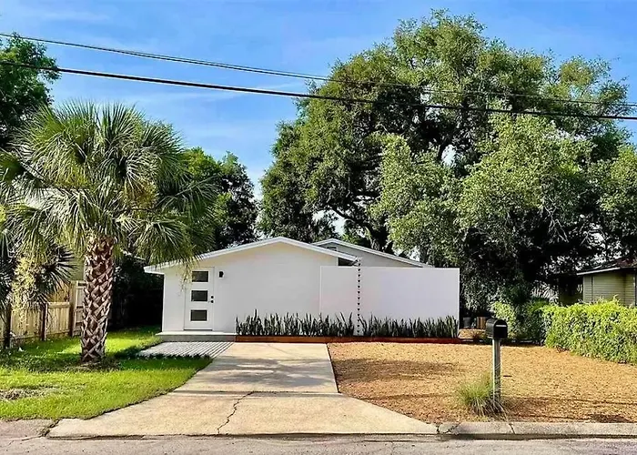 Downtown Dream- Relaxing Escape In Downtown Pensacola